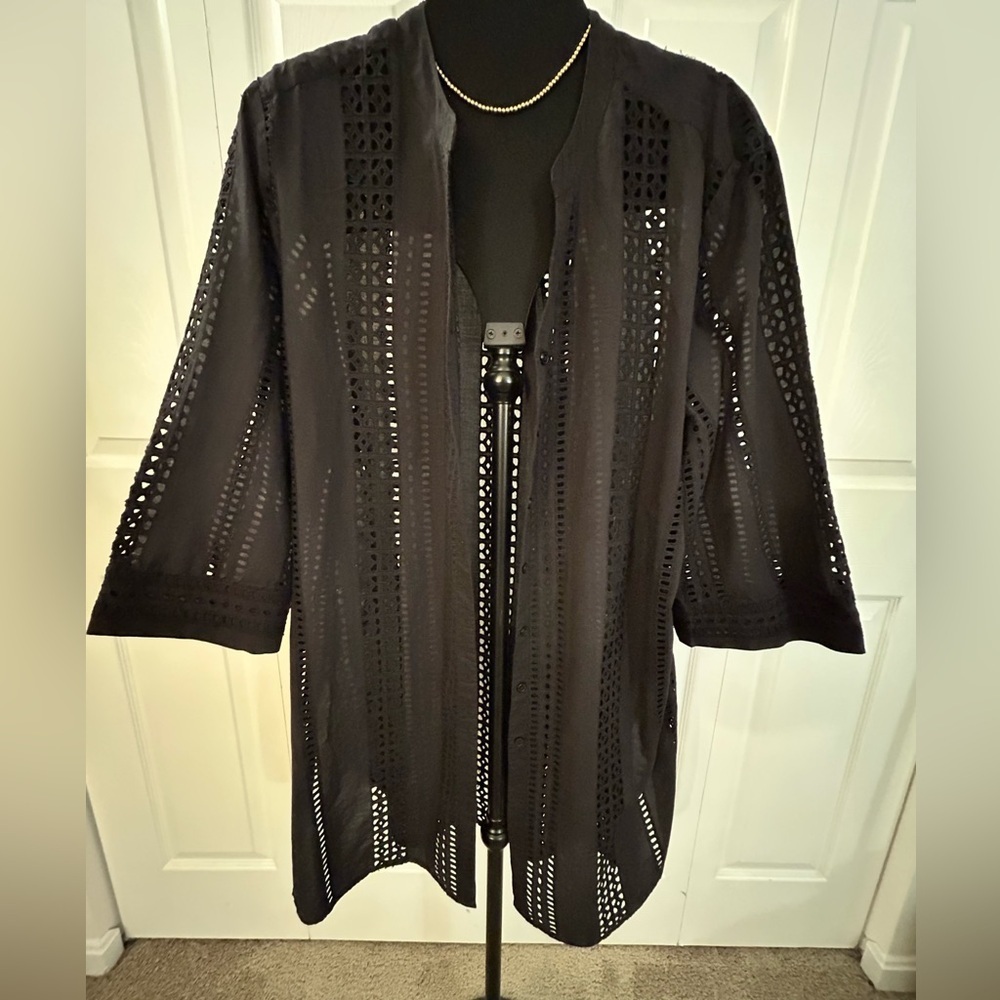 CHICOS Side slit button down top